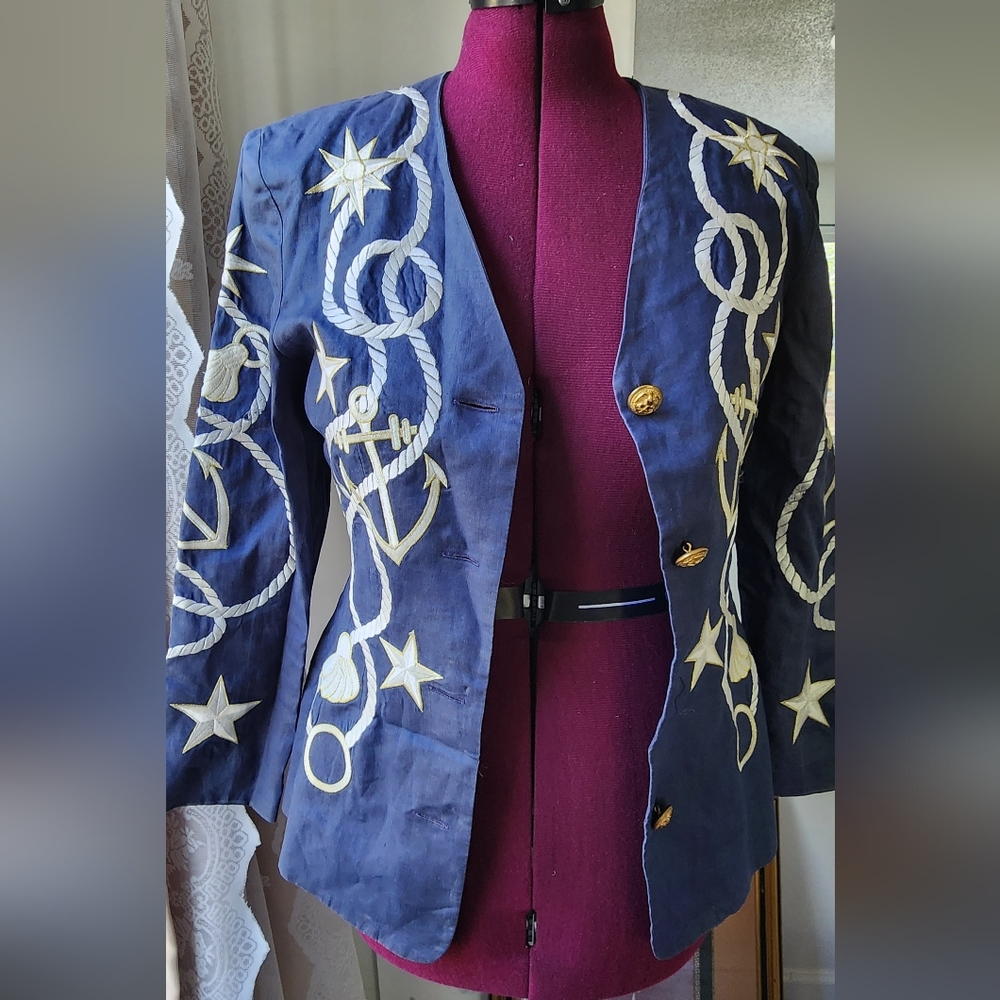 !!!LIQUUDATION SALE!!! EMBROIDERED vintage Navy blazer